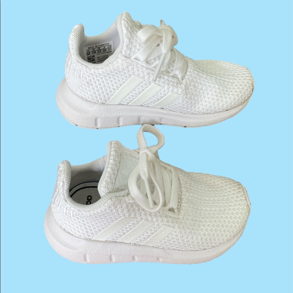Unisex White adidas sneaker- Toddler 6K